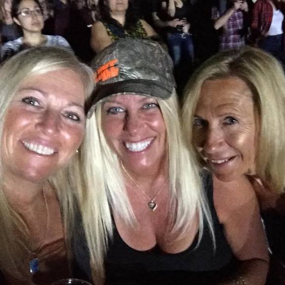 Meet your Posher, Sandy - Picture 1 of 1